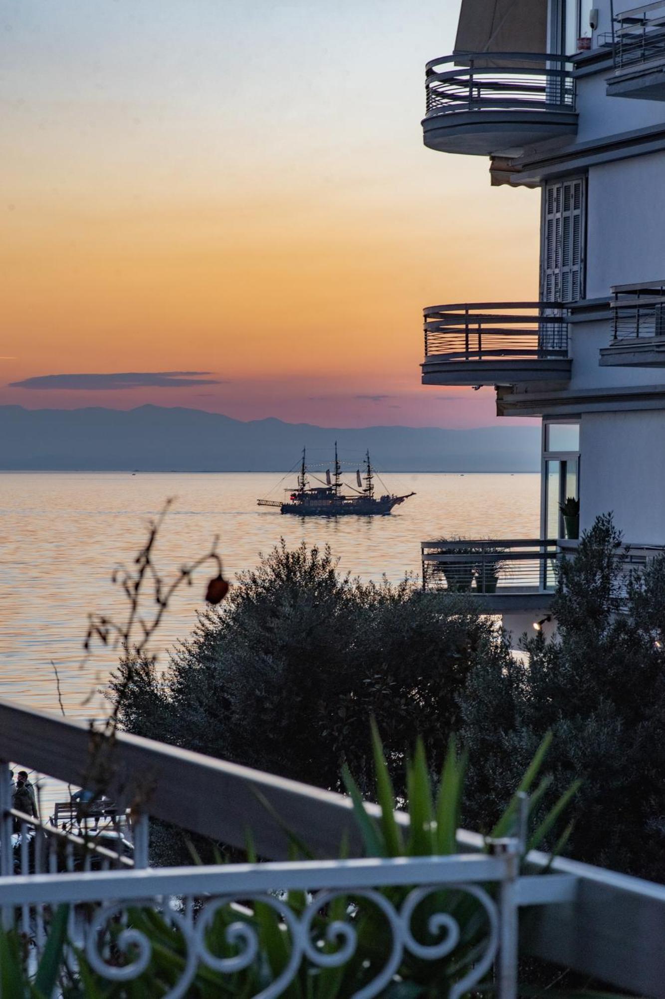 Houseloft Koromila Sea View Apartment Tesalonika Bagian luar foto